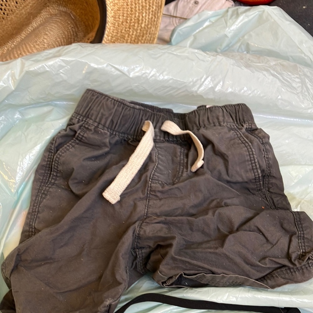 Old navy children’s shorts 2t